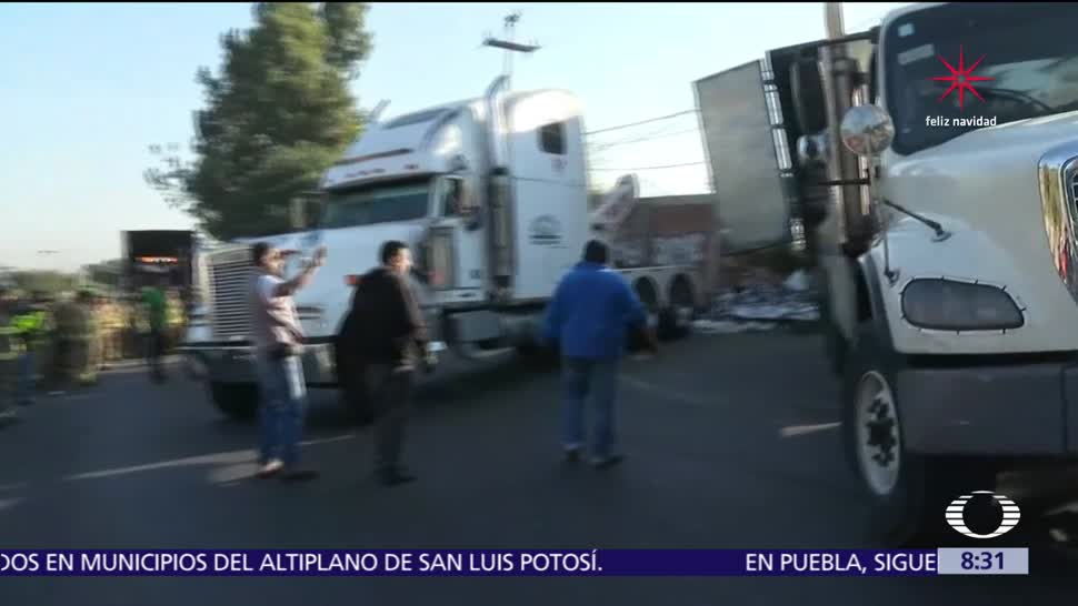 Vuelca tráiler en la México-Toluca y arranca operativo decembrino en CDMX