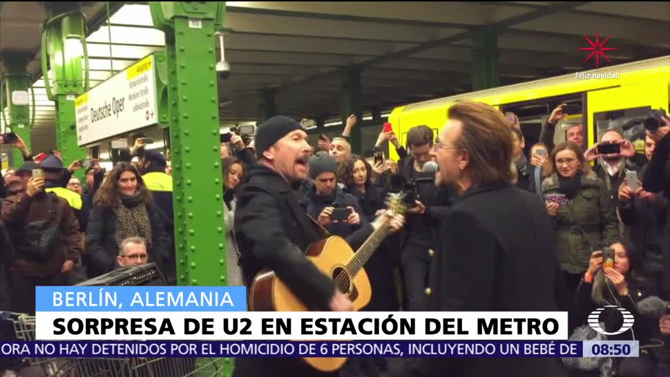 U2 sorprende a pasajeros del Metro de Berlín con concierto acústico
