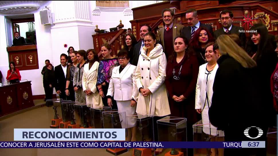 Asamblea CDMX entrega presea 'Hermila Galindo' a 10 mujeres por empoderamiento