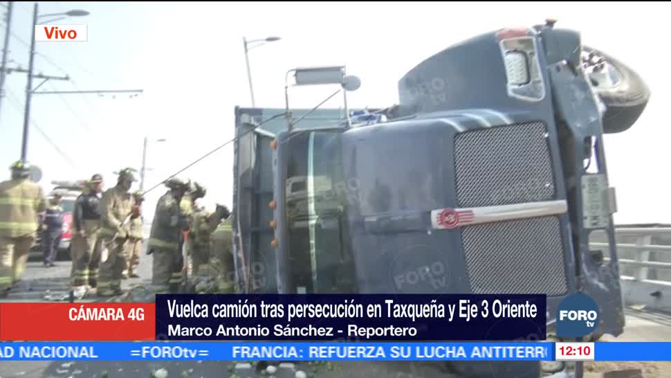 Vuelca camión tras persecución en Taxqueña, CDMX