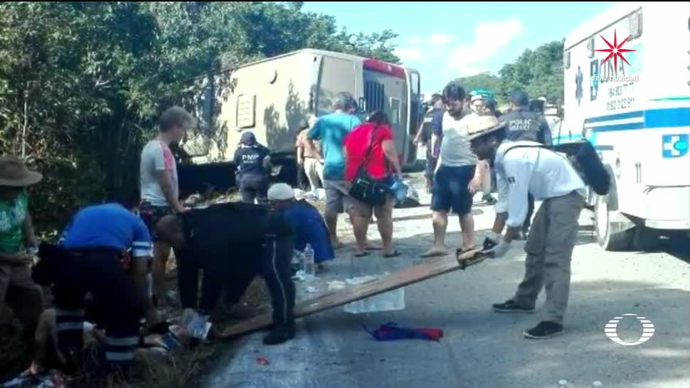 ‘Camionazo’ en Cancún; mueren 12 turistas extranjeros