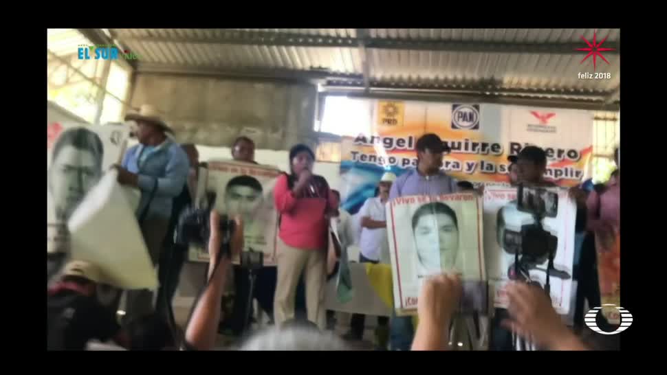 Familiares del caso Ayotzinapa boicotean aparición de Ángel Aguirre