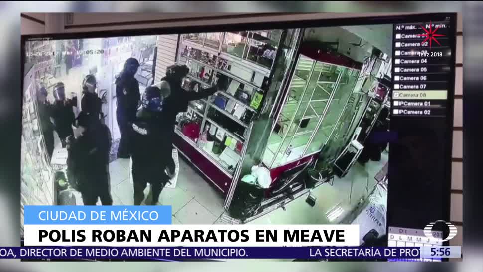 Policías de la CDMX roban aparatos durante operativo en Plaza Meave