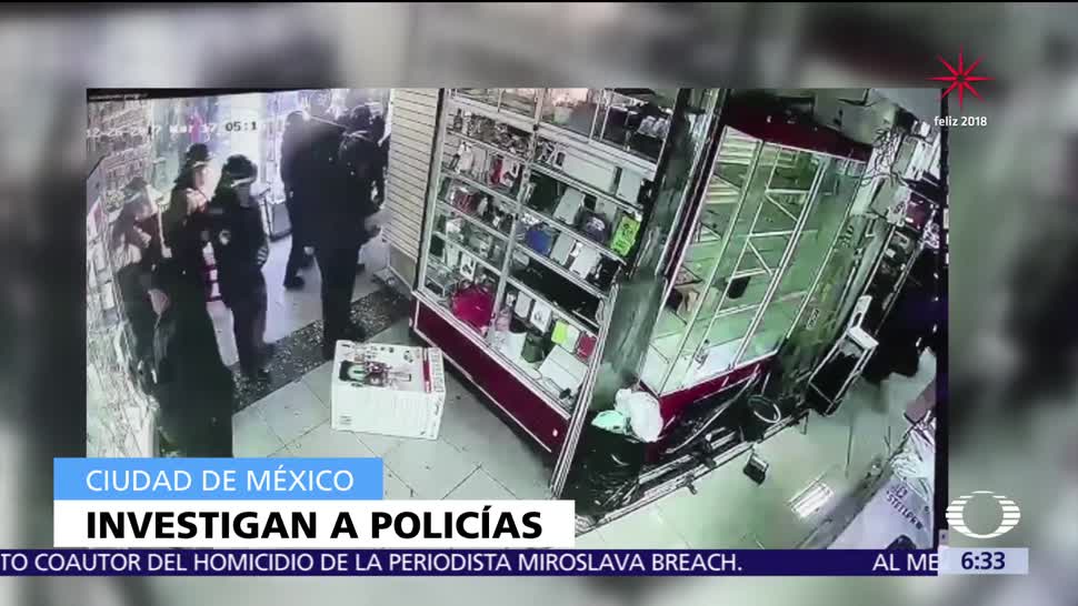 Investigan a policías que extrajeron celulares en Plaza Meave de la CDMX