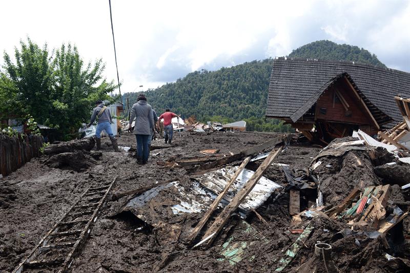 aluvion deja 5 muertos y 15 desaparecidos en chile