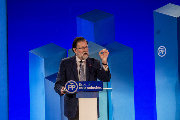 Rajoy ofrece diálogo al nuevo Gobierno catalán dentro de la Constitución
