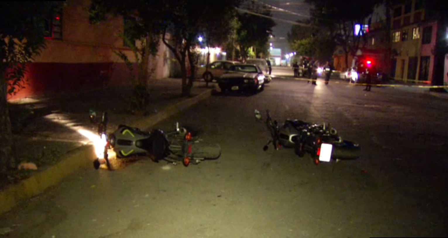 dejan dos motocicletas en calles de la venustiano carranza