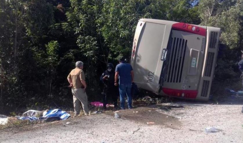 Autobús volcado en Quintana Roo viajaba a exceso de velocidad, según Fiscalía