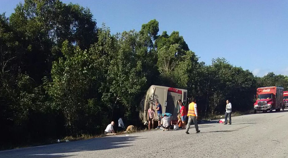Accidente de autobús deja 11 muertos en Quintana Roo