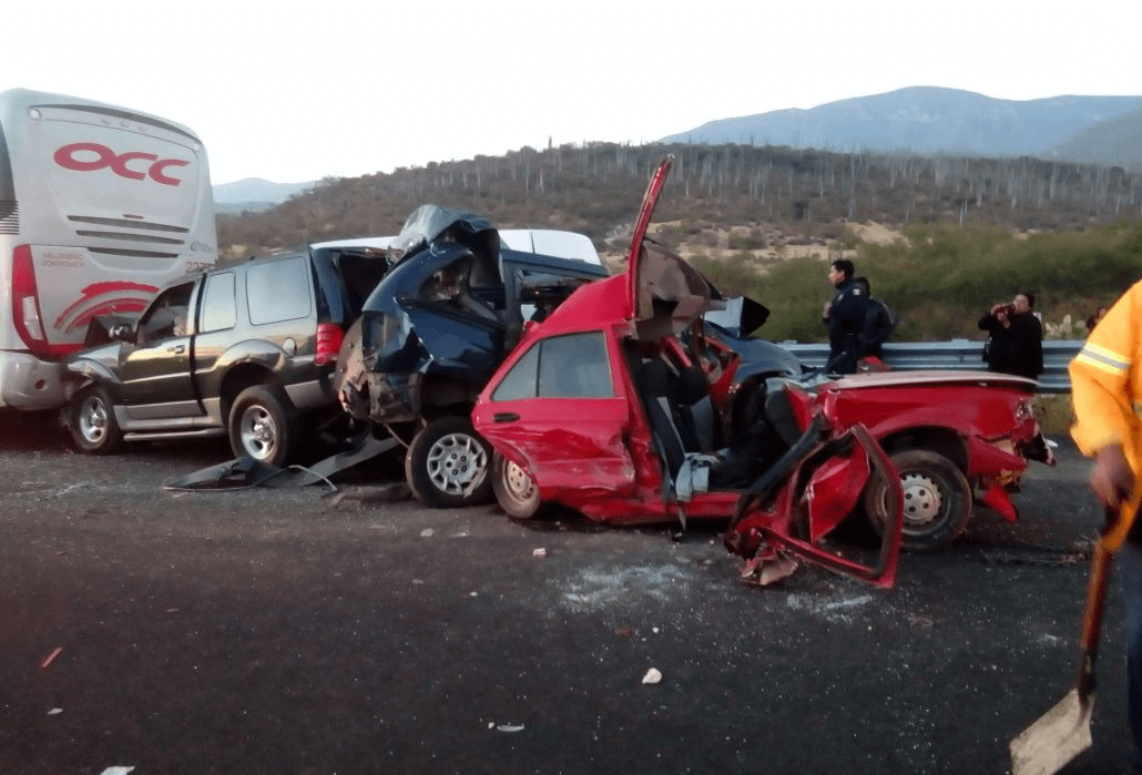 Carambola en carretera entre límites de Oaxaca y Puebla deja dos muertos
