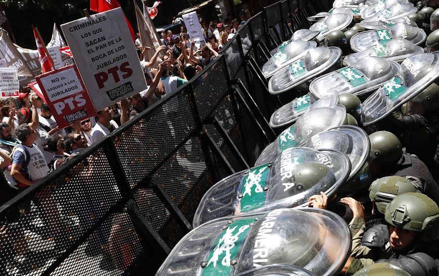 Cámara argentina suspende sesión sobre reforma de pensiones por disturbios