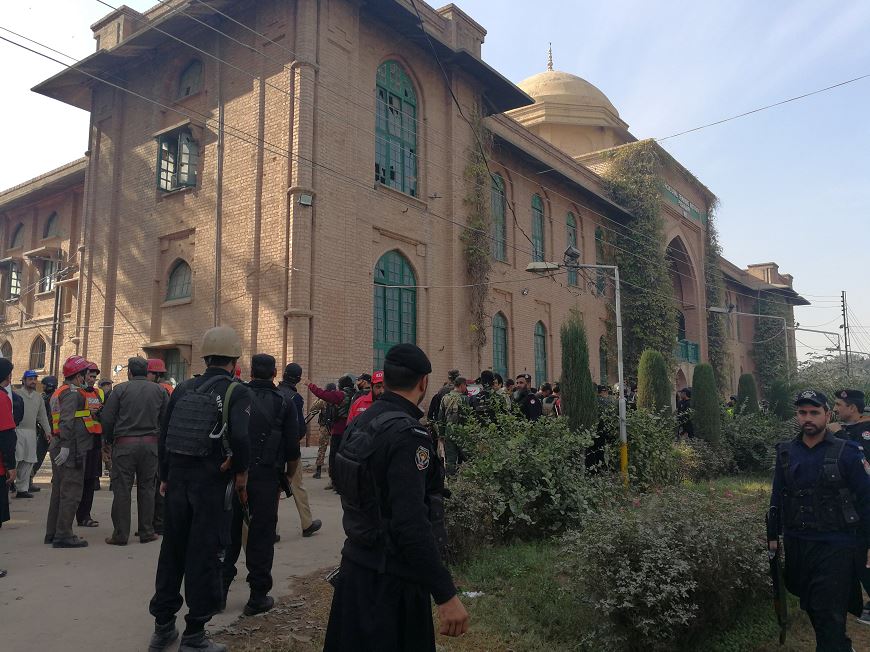terroristas perpetran ataque universidad peshawar pakistan