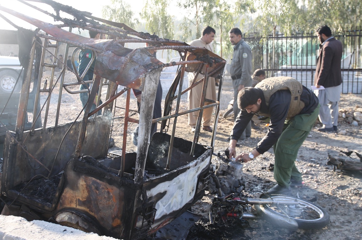 Suman 17 muertos tras atentado en funeral de un político en Afganistán