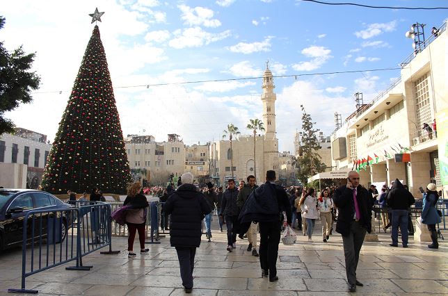 Festejan la Navidad en Belén marcada por el conflicto de Jerusalén