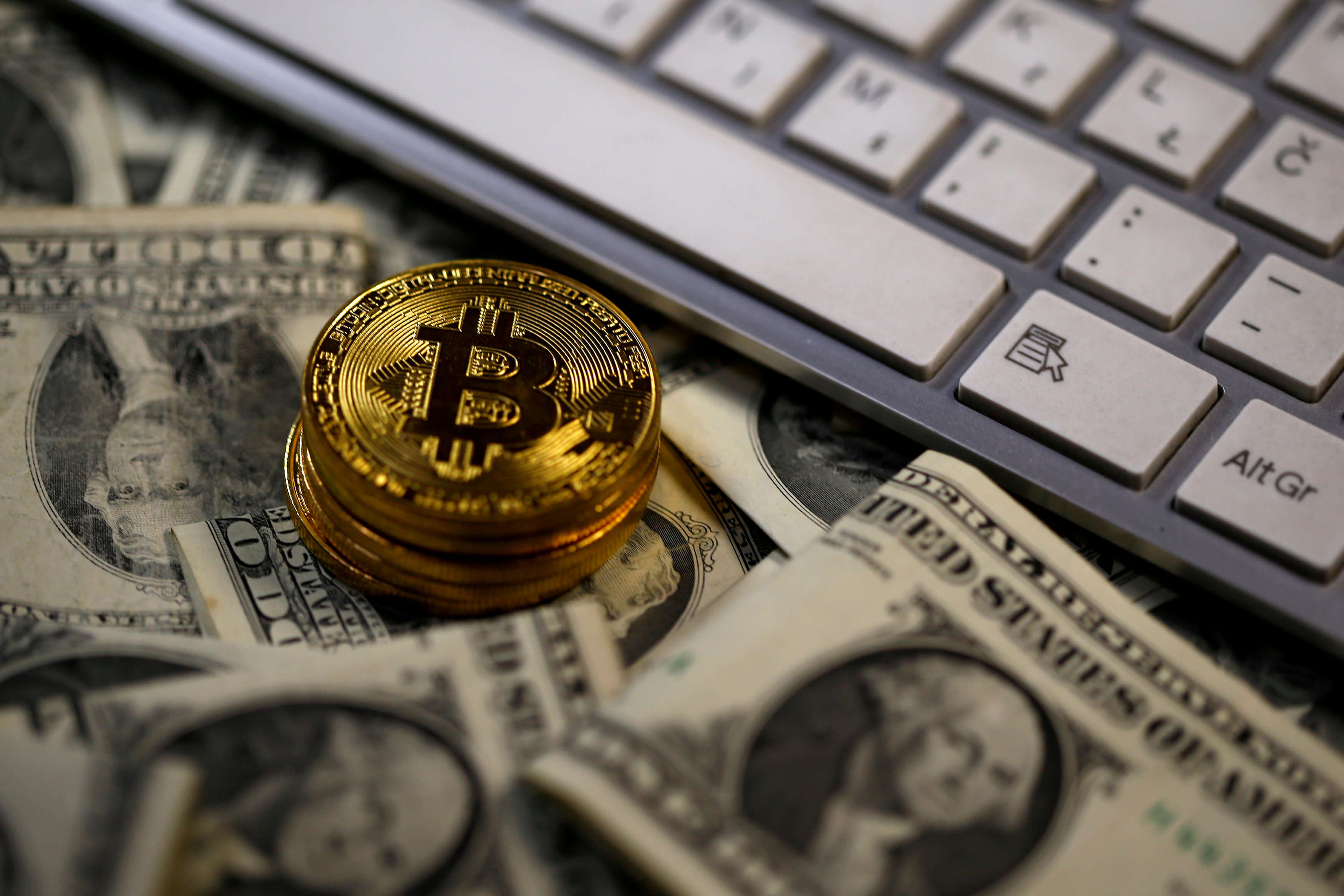 Bitcoin supera 16 mil dólares e intensifica debate criptomonedas
