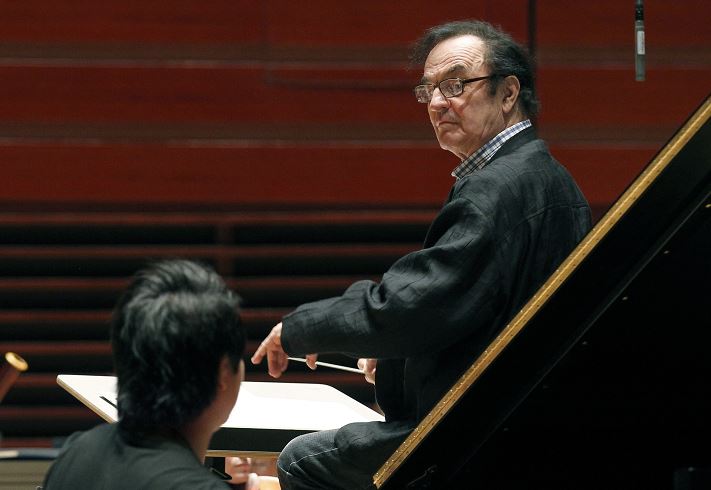 Cantantes ópera y músico clásico acusan a Charles Dutoit de acoso sexual