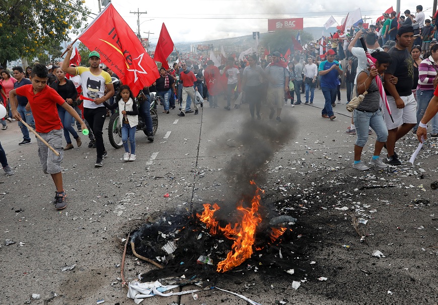 Una docena muertos y 500 detenidos deja crisis política Honduras