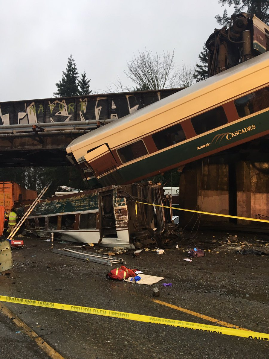 Múltiples heridos por descarrilamiento de tren en Washington