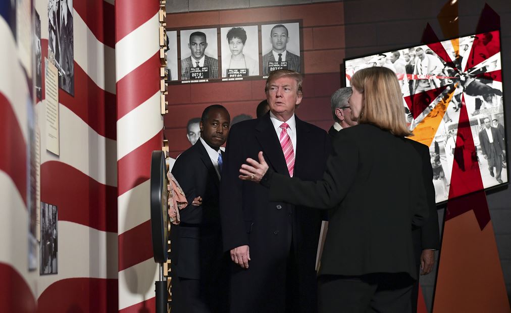 Trump asiste a inauguración de museo sobre lucha de afroamericanos en Mississippi