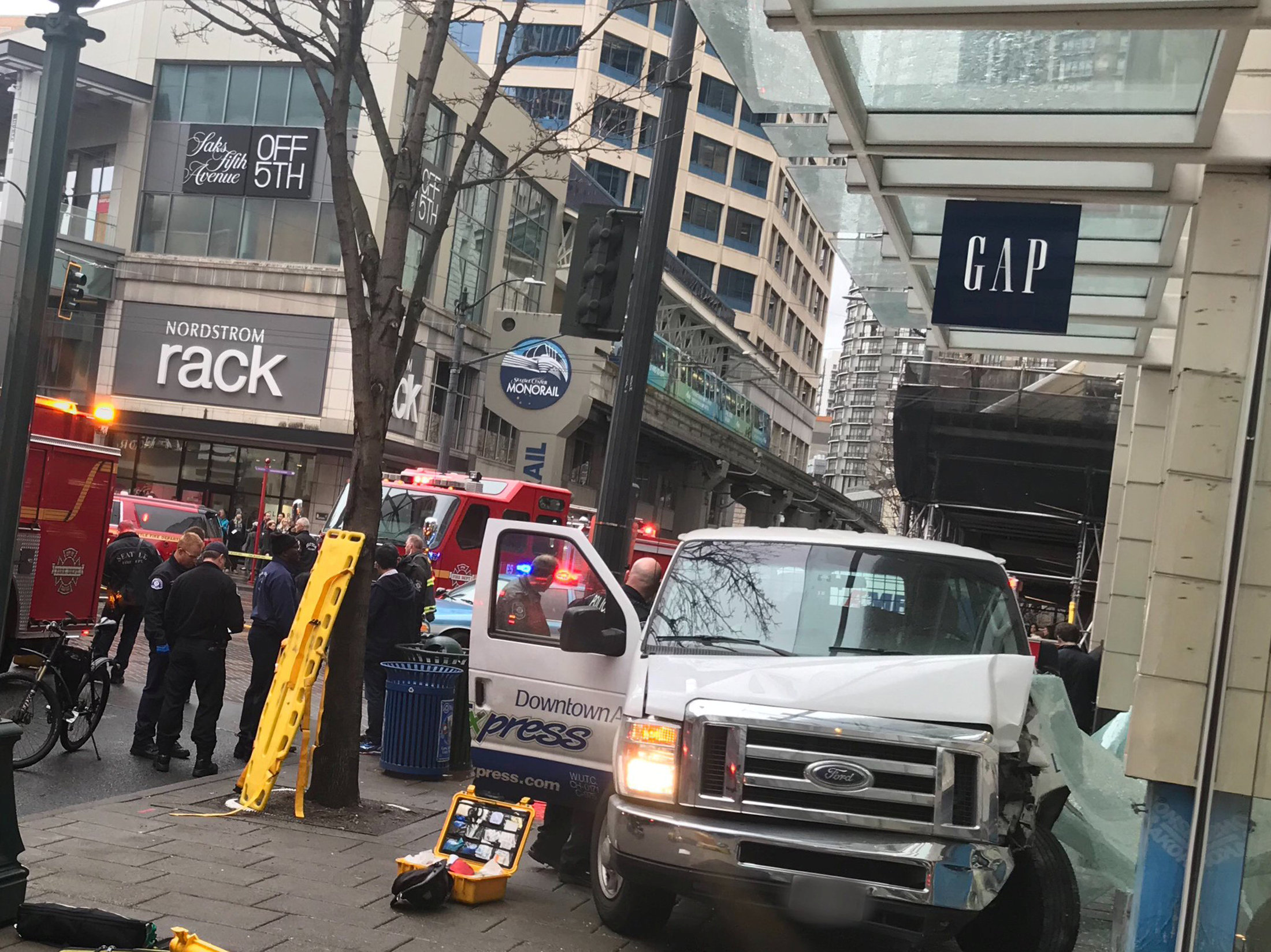 Emergencia médica causó atropellamiento y choque en Seattle
