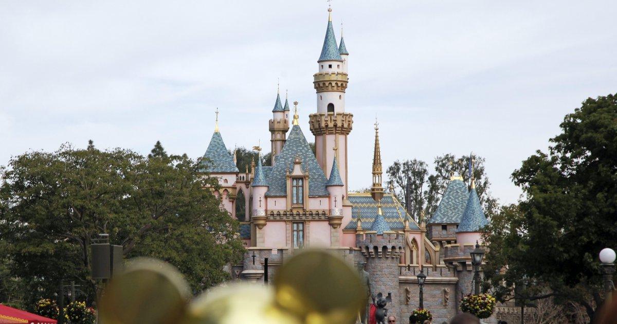 Apagón obliga evacuar varias atracciones parque Disneyland California