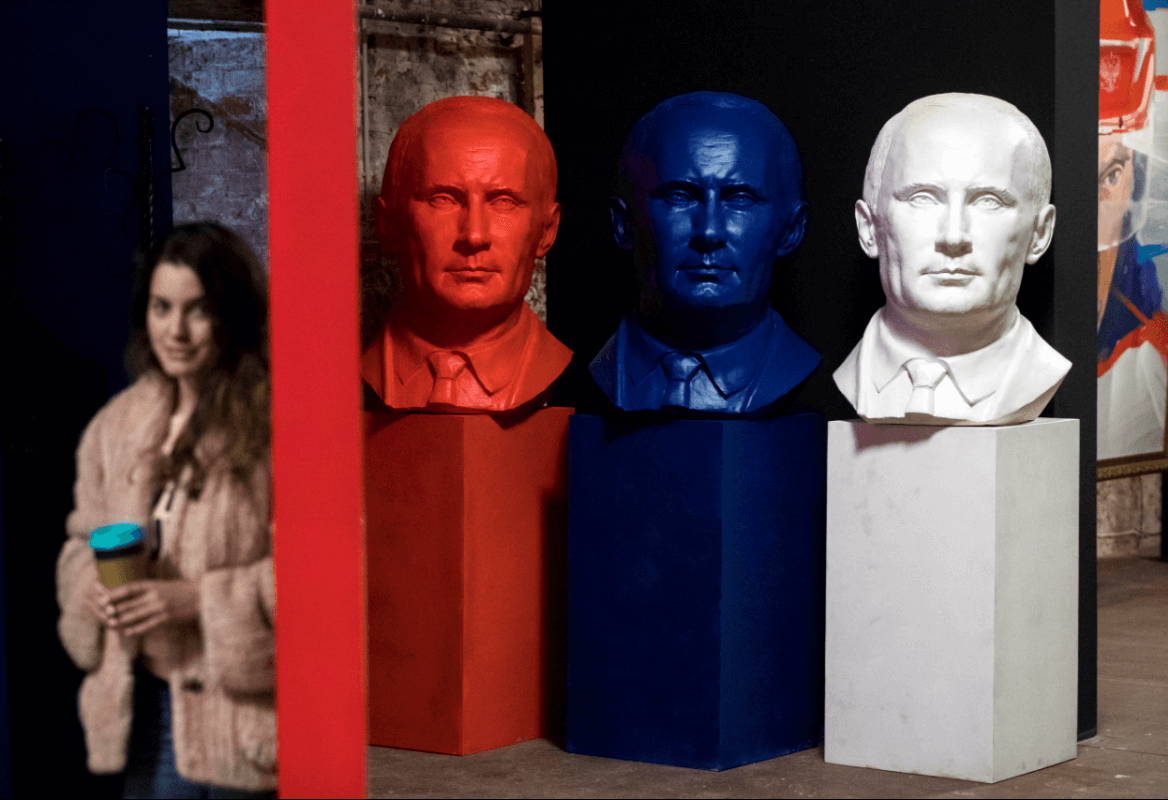 Exposición en Rusia sobre el presidente Putin. (AP)