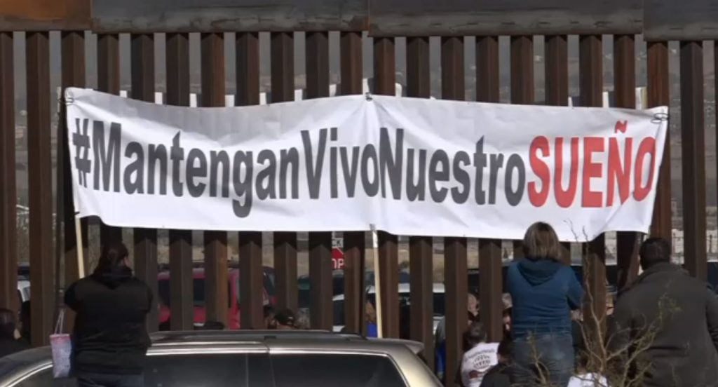 Familias se reencuentran en el muro de Anapra Chihuahua