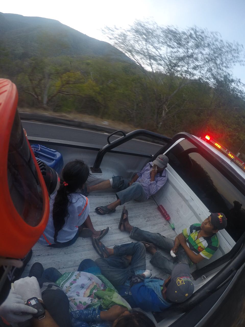Accidente carretero deja 10 jornaleros heridos en Colima