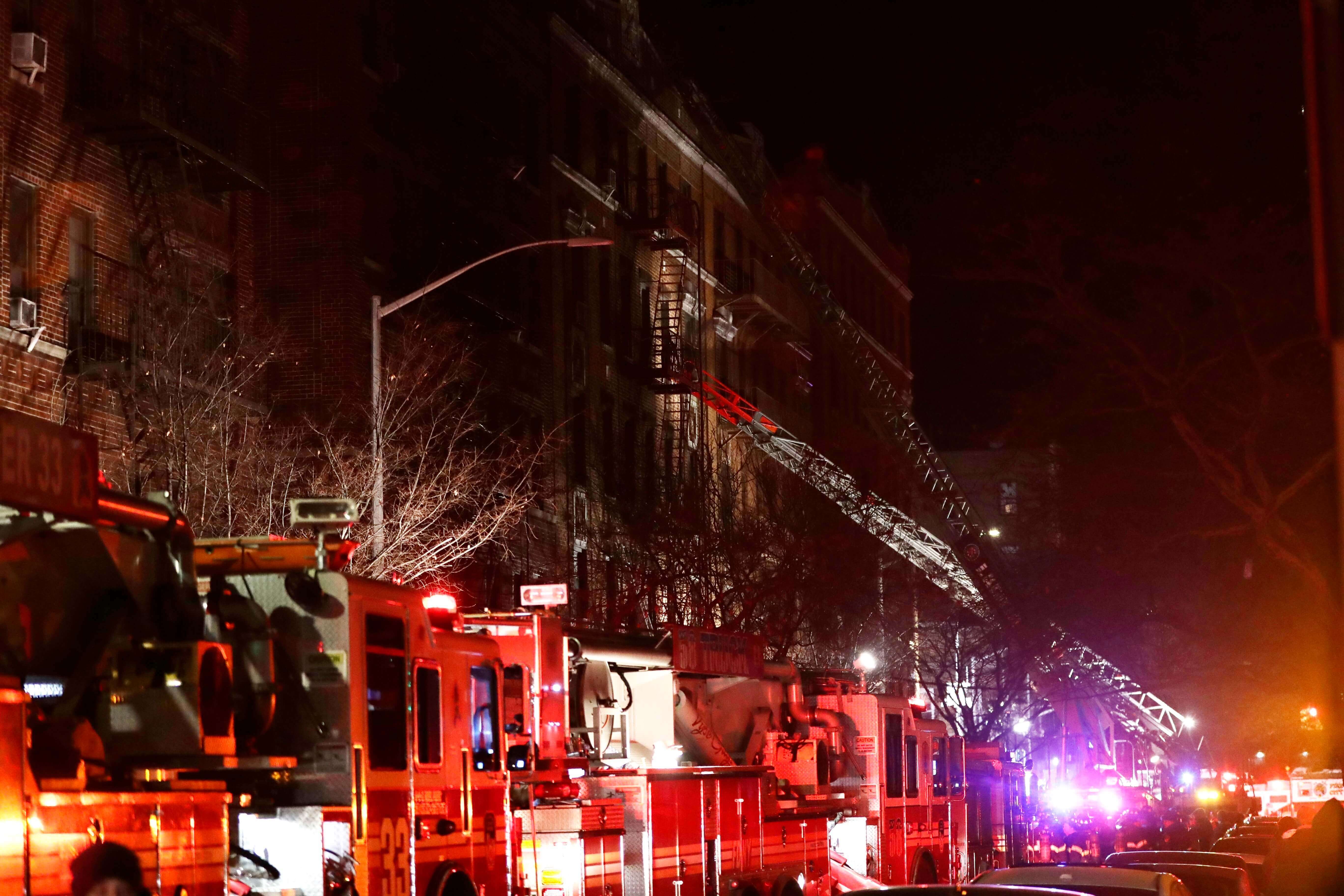 Niño que jugaba con estufa pudo haber causado incendio en Nueva York