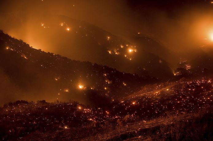 Incendios en California arrasan 81,000 hectáreas, superficie mayor que Nueva York