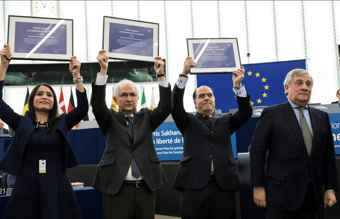 Líderes de la oposición venezolana reciben el premio Sájarov
