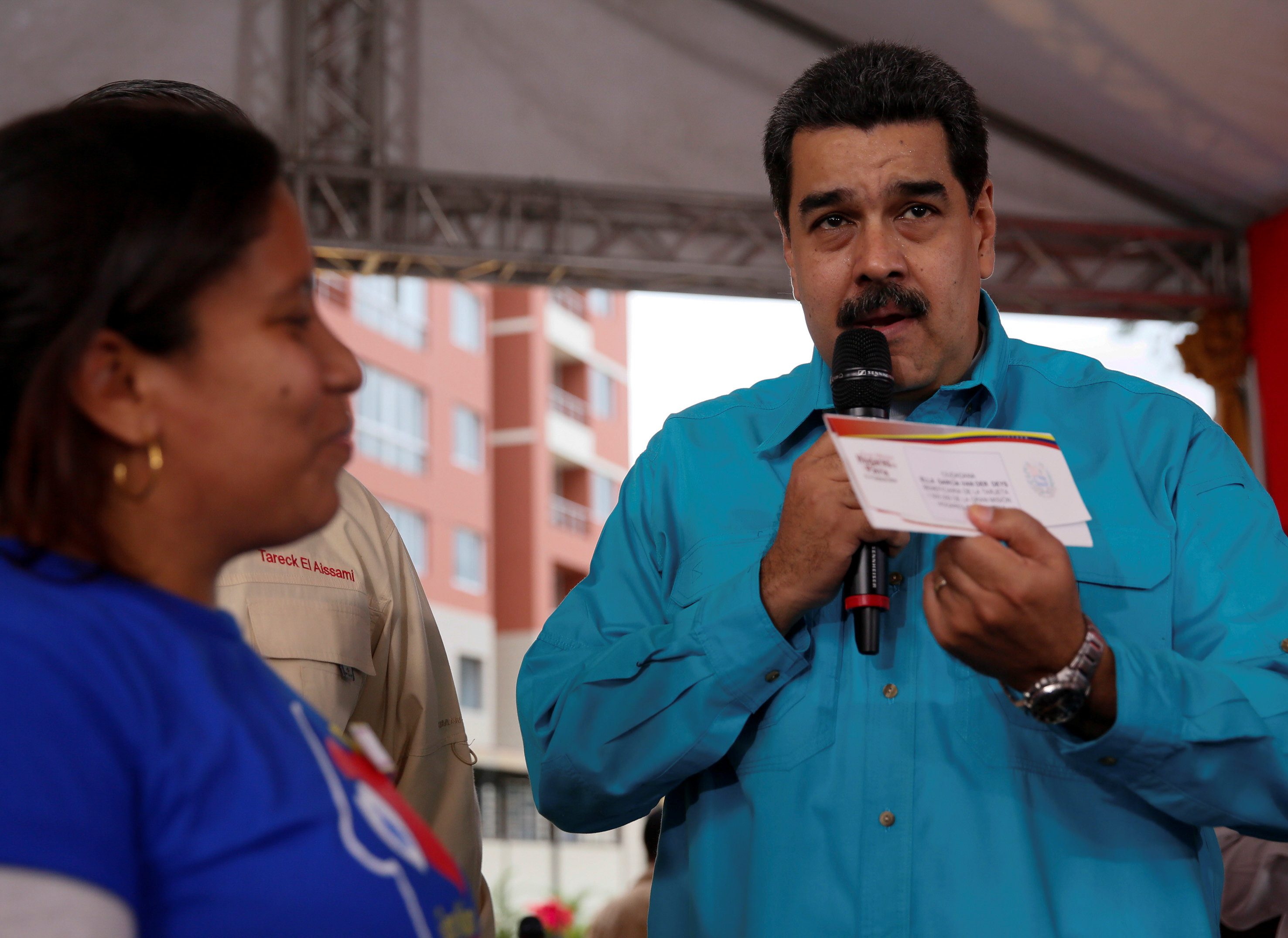 Maduro culpa a Portugal por desabasto de jamones navideños