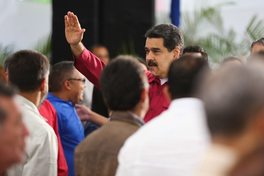 Maduro ordena responder plomo cualquier ataque cuartel militar