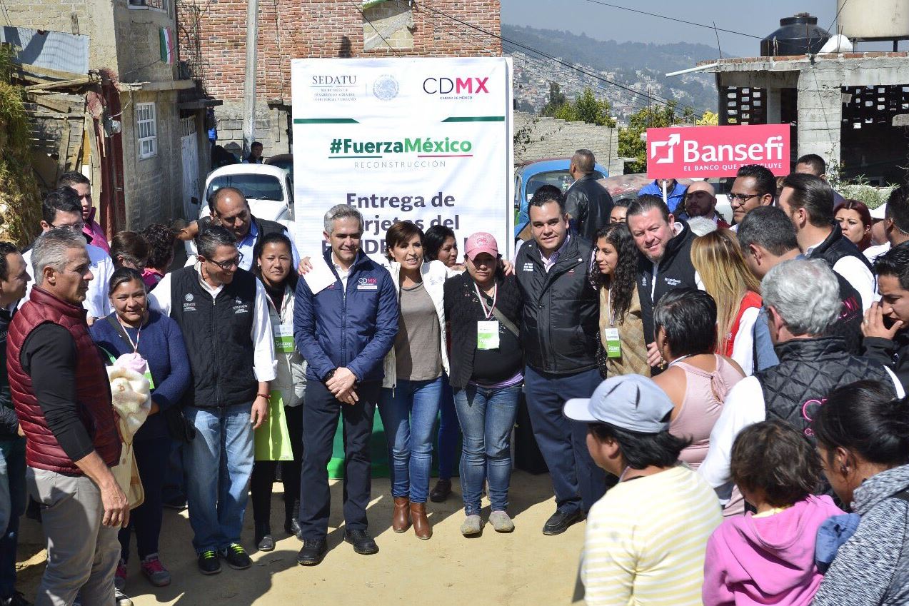 damnificados delegación magdalena contreras reciben tarjetas reconstruir sus viviendas
