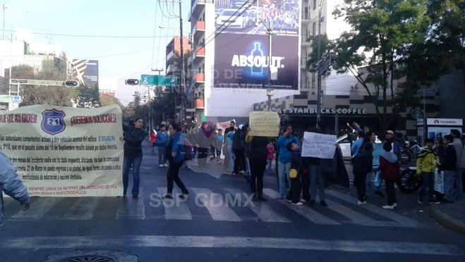 Manifestantes en Eje 3 y Monterrey, en la CDMX