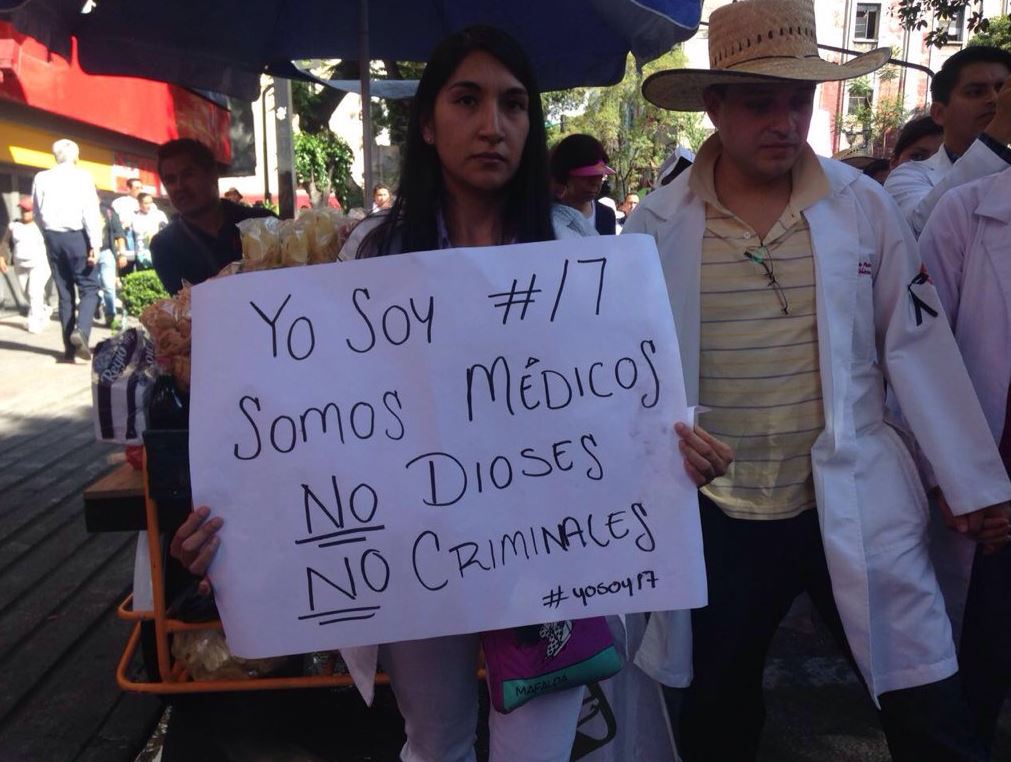marchan en cdmx para exigir justicia por medicos asesinados