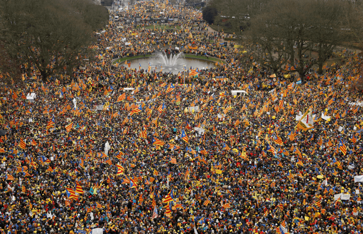 Miles de personas se manifiestan en Bruselas por la independencia de Cataluña