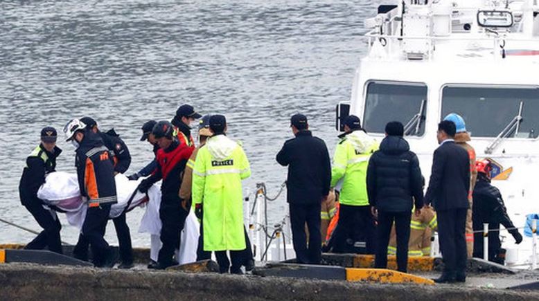 naufragio corea sur deja 13 muertos y dos desaparecidos