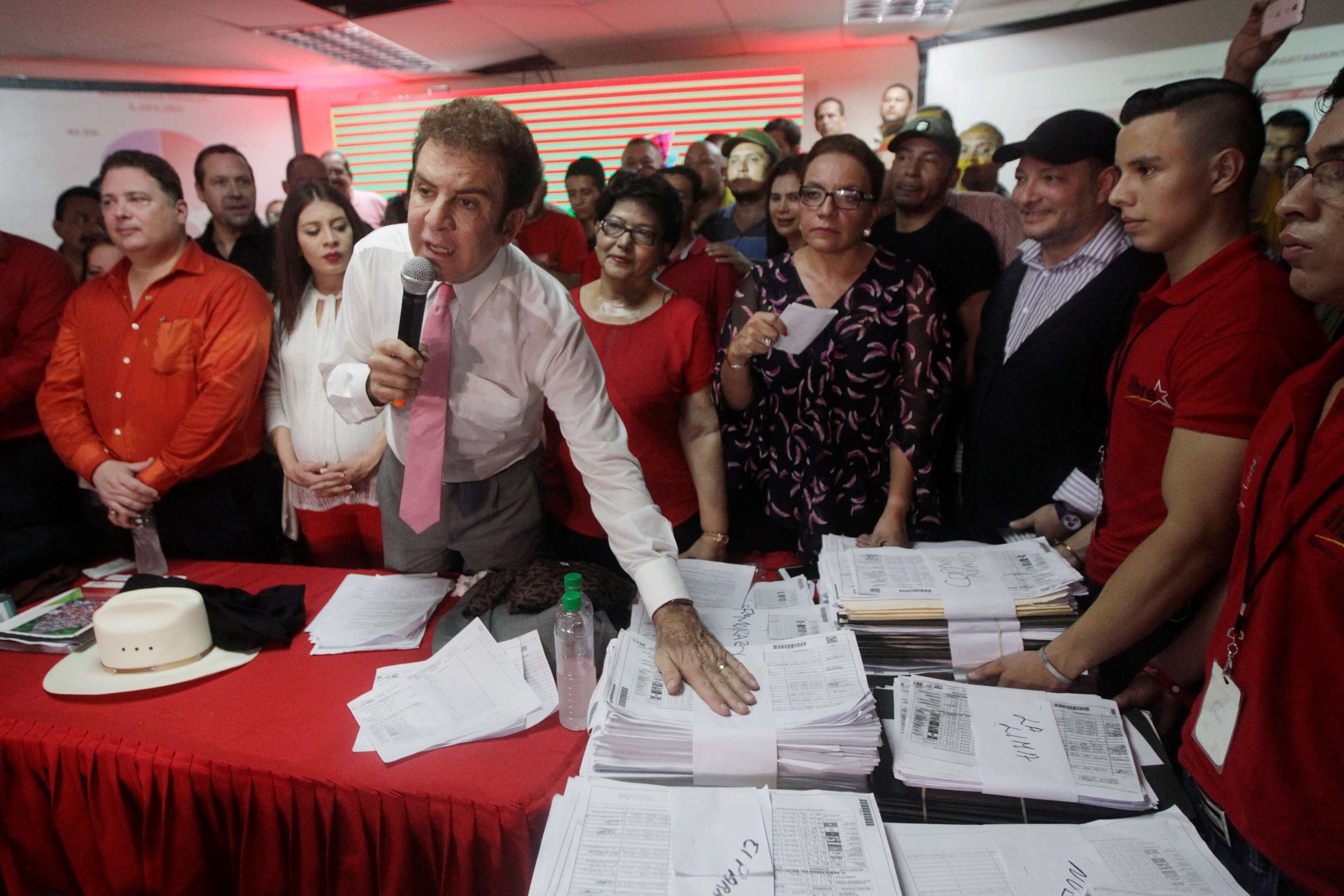 Candidato opositor exige revisar actas elección presidencial Honduras