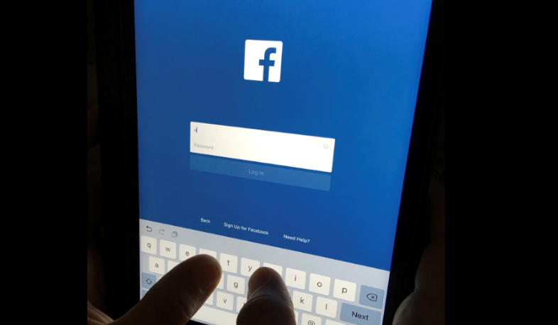 Piden a Facebook y redes sociales censurar páginas de traficantes de personas
