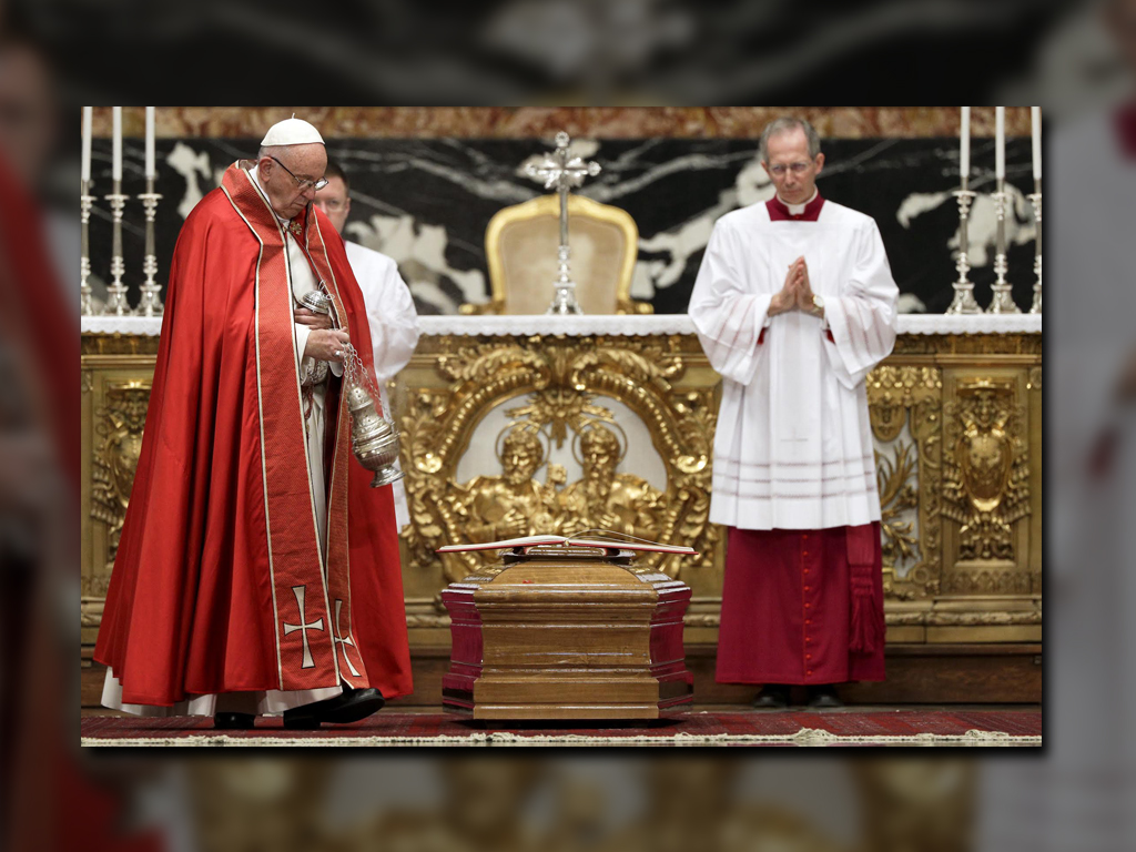 El papa Francisco asistió al funeral del cardenal Bernard Francis Law