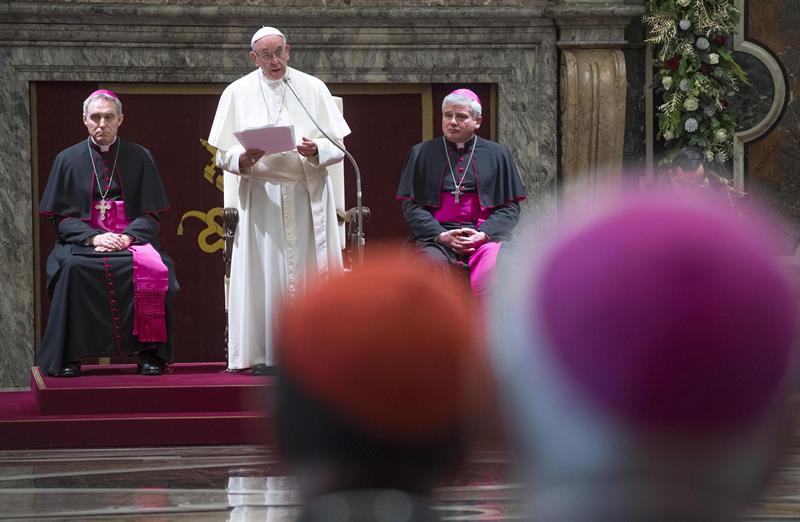 Papa advierte a la Curia sobre las intrigas