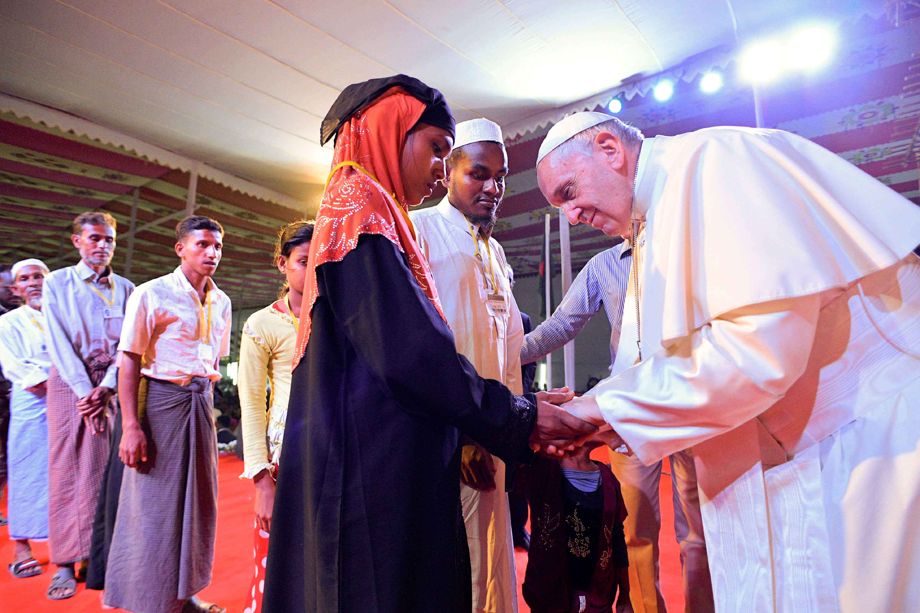 Papa Francisco cierra su gira Asia reunirse refugiados rohinyás