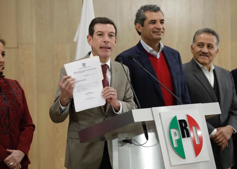 Enrique Ochoa Reza, dirigente nacional del PRI, anuncia que Miguel Castro Reynoso es el precandidato de unidad en Jalisco