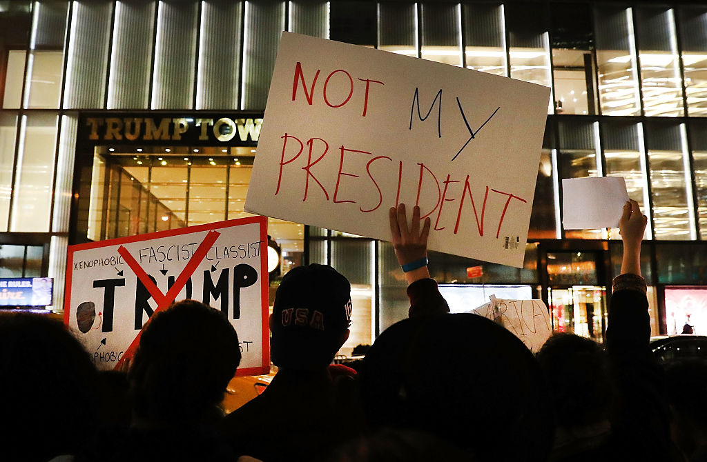 Activistas convocan protestas año Trump Casa Blanca