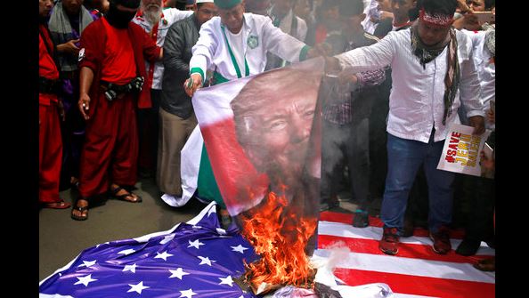 queman banderas eu yakarta indonesia como protesta jerusalen