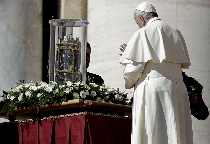 Vaticano prohíbe la venta de reliquias de santos