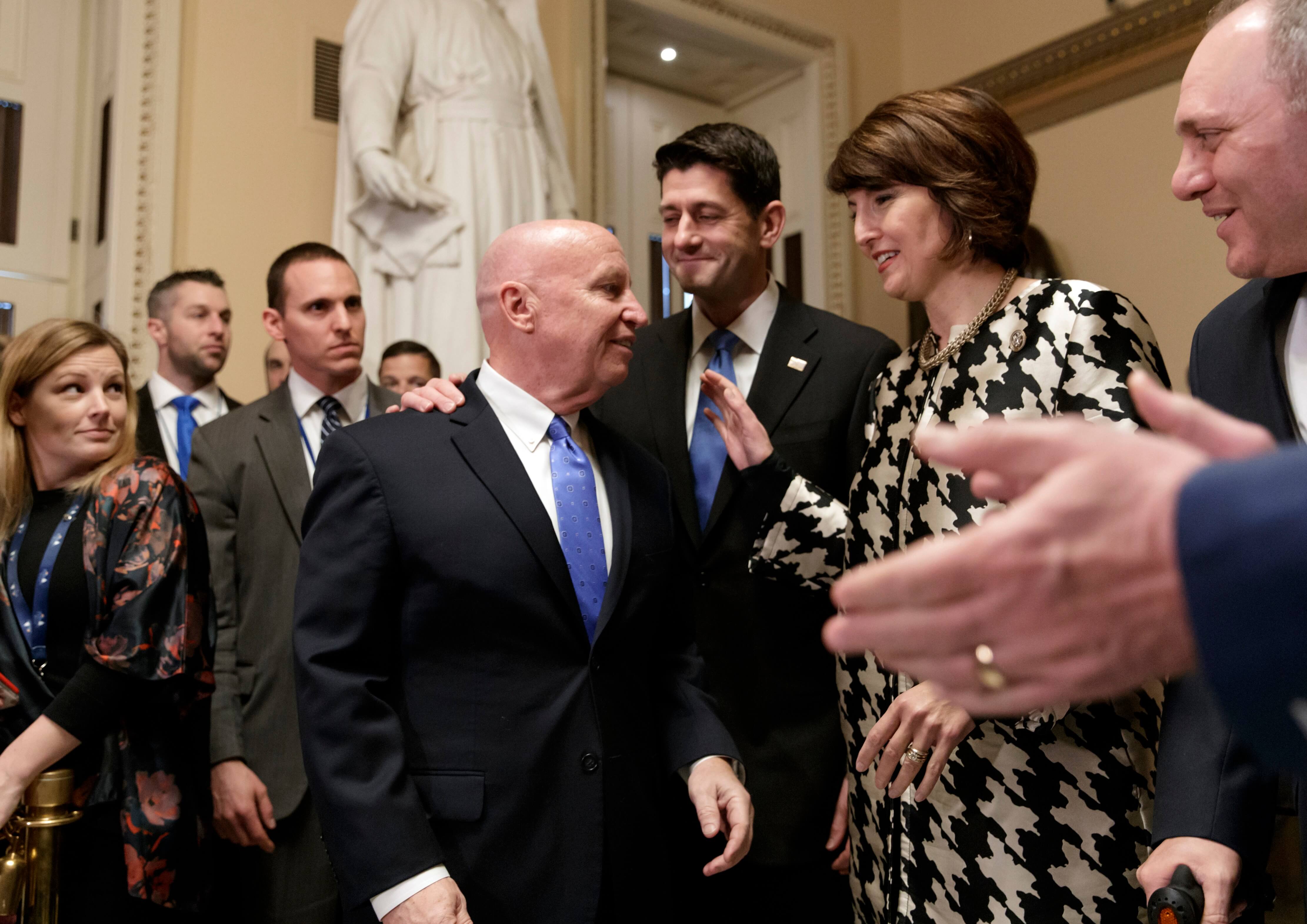 Republicanos en la Cámara de Representantes aprueban la reforma tributaria