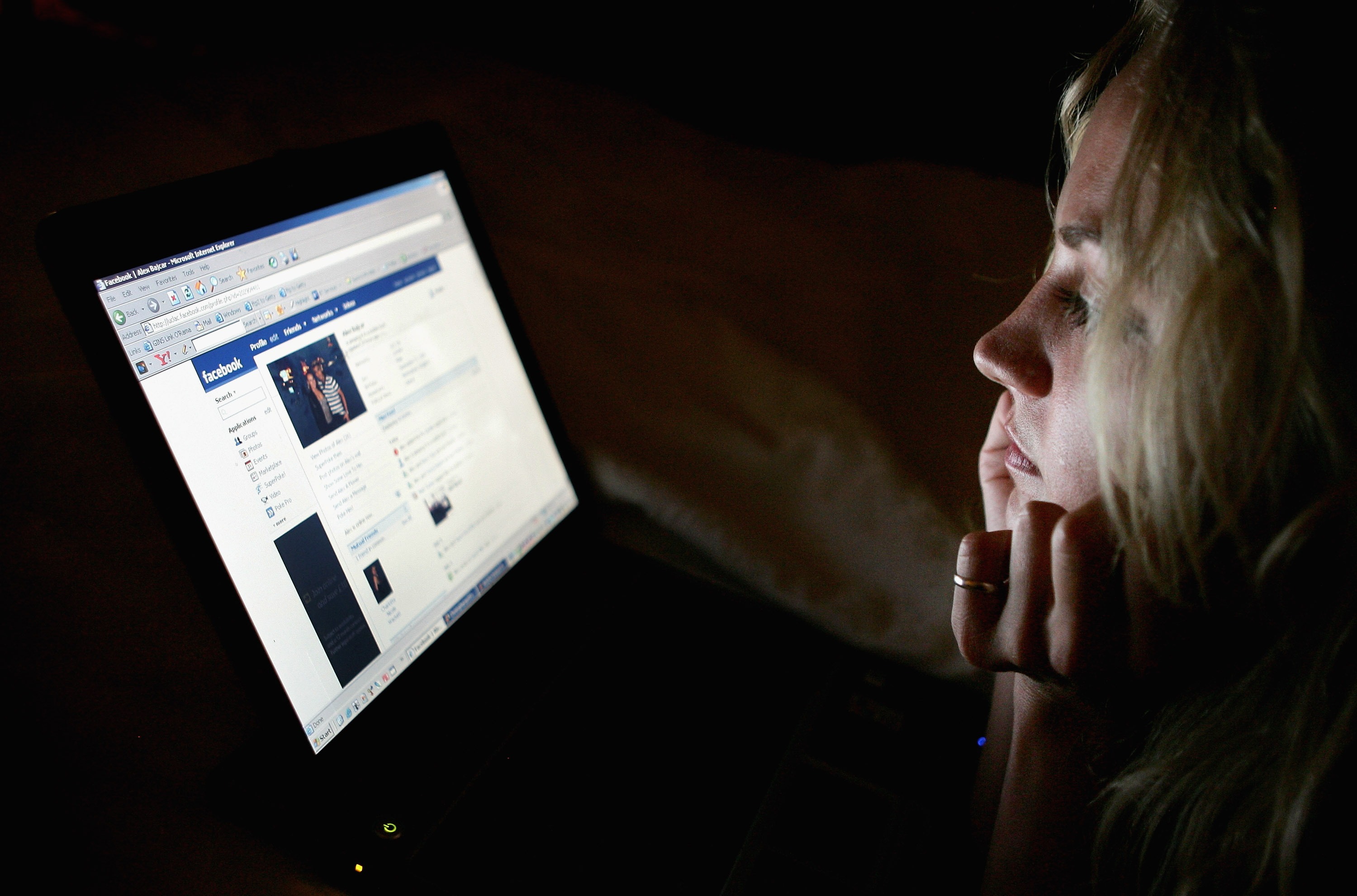 Revisión pasiva Facebook puede hacerte sentir mal