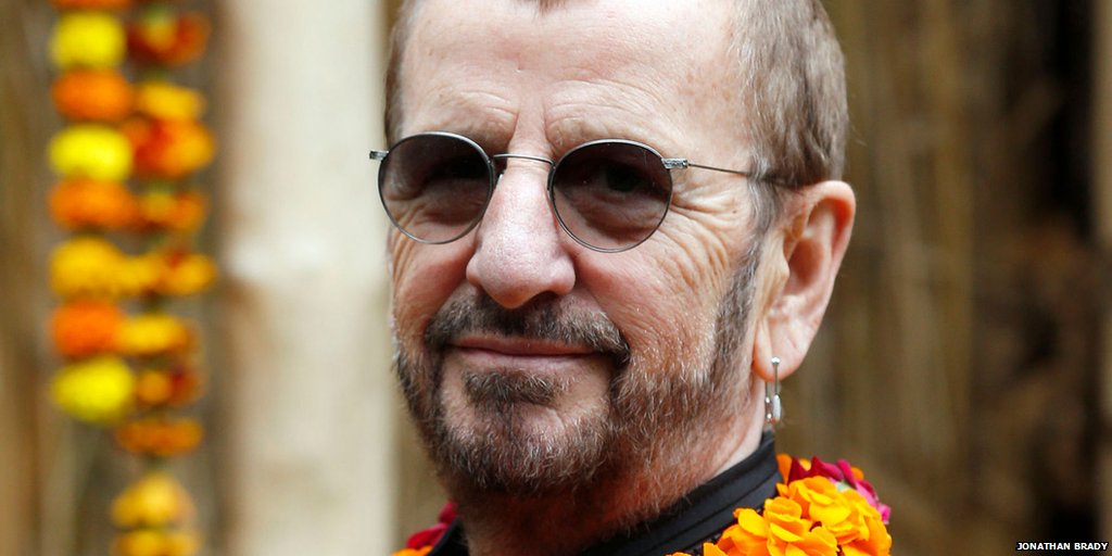 Ringo Starr y Barry Gibb reciben título Caballero Imperio Británico